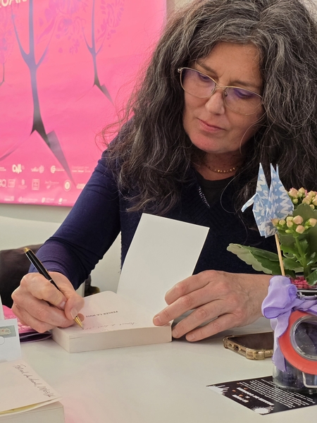 Carole Agari en dédicace