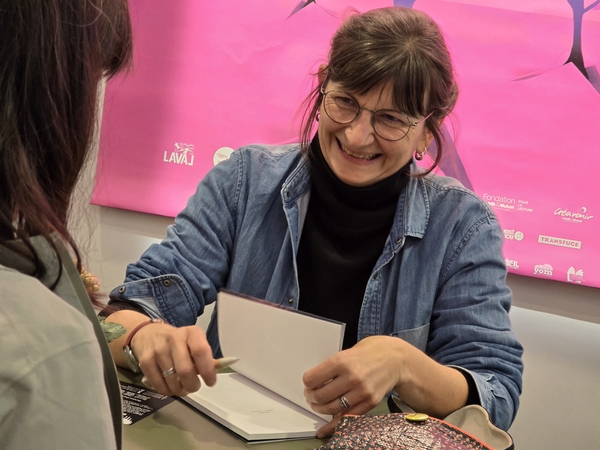 Perrine Le Querrec en dédicace