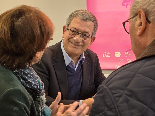 Yahia Belaskri en dédicace