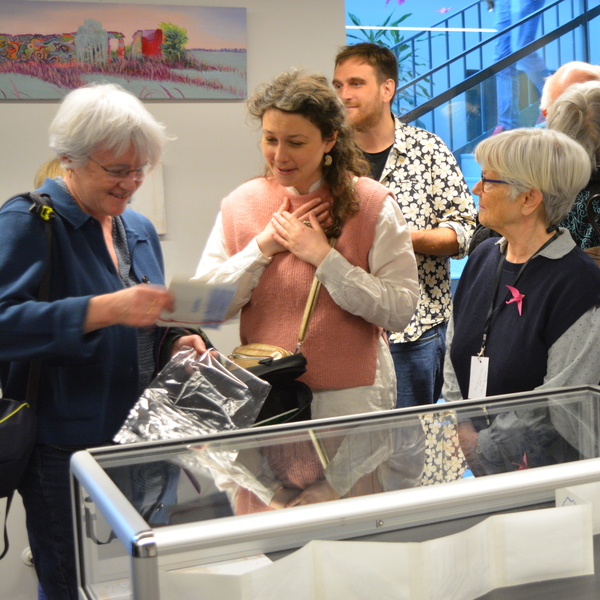 exposition "18 premiers romans, 18 artistes" : rencontre entre l'artiste Catherine Baldous et l'autrice Julia Sintzen