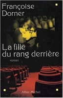 La fille du rang derrière